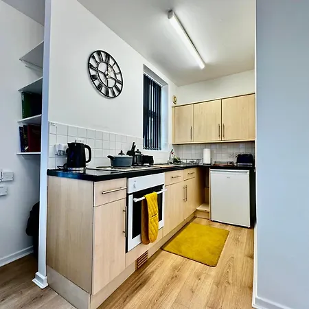 Rooms Near Me - Private Rare Find! Apartment Kitchen Smart Tv Parking King Bed & Sofa Bed Halesowen Esterno foto