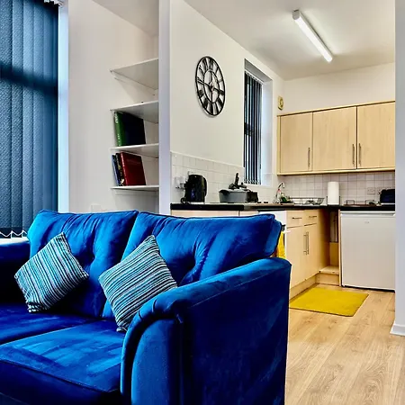 Rooms Near Me - Private Rare Find! Apartment Kitchen Smart Tv Parking King Bed & Sofa Bed Halesowen Esterno foto