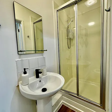 Rooms Near Me - Private Rare Find! Apartment Kitchen Smart Tv Parking King Bed & Sofa Bed Halesowen Esterno foto