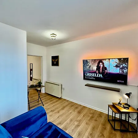 Rooms Near Me - Private Rare Find! Apartment Kitchen Smart Tv Parking King Bed & Sofa Bed Halesowen Esterno foto